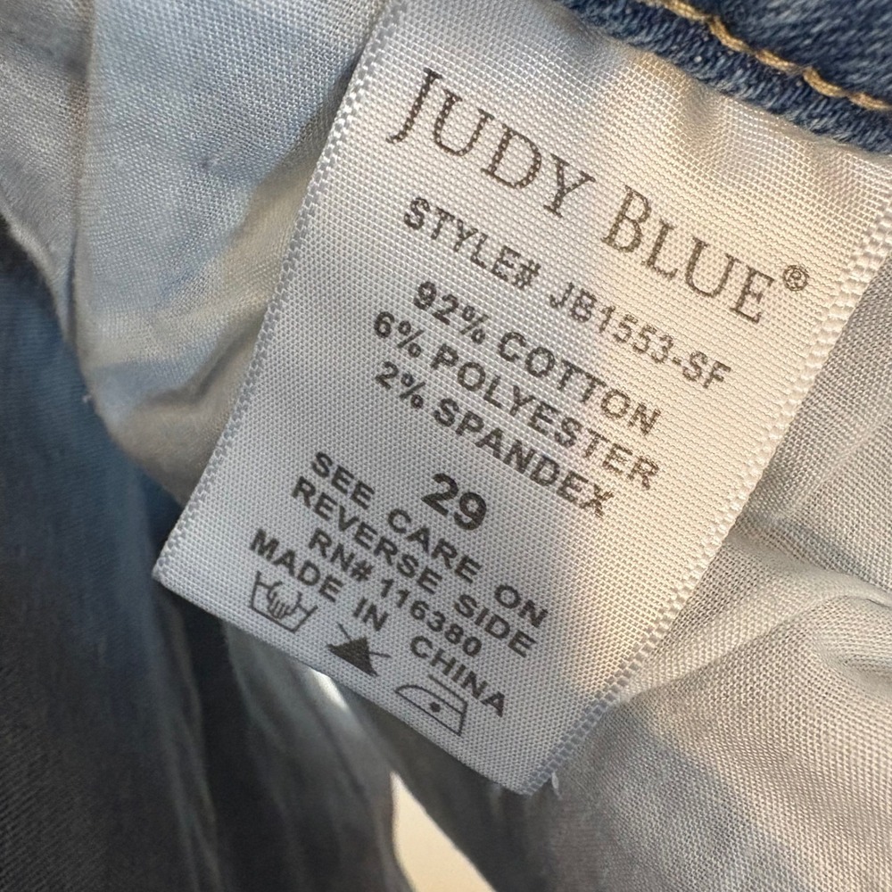 Judy Blue Distressed Denim Shorts Lace Trim Raw Hem Size 29 - Picture 7 of 8